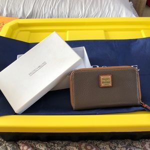 Dooney & Bourke wallet-authentic
